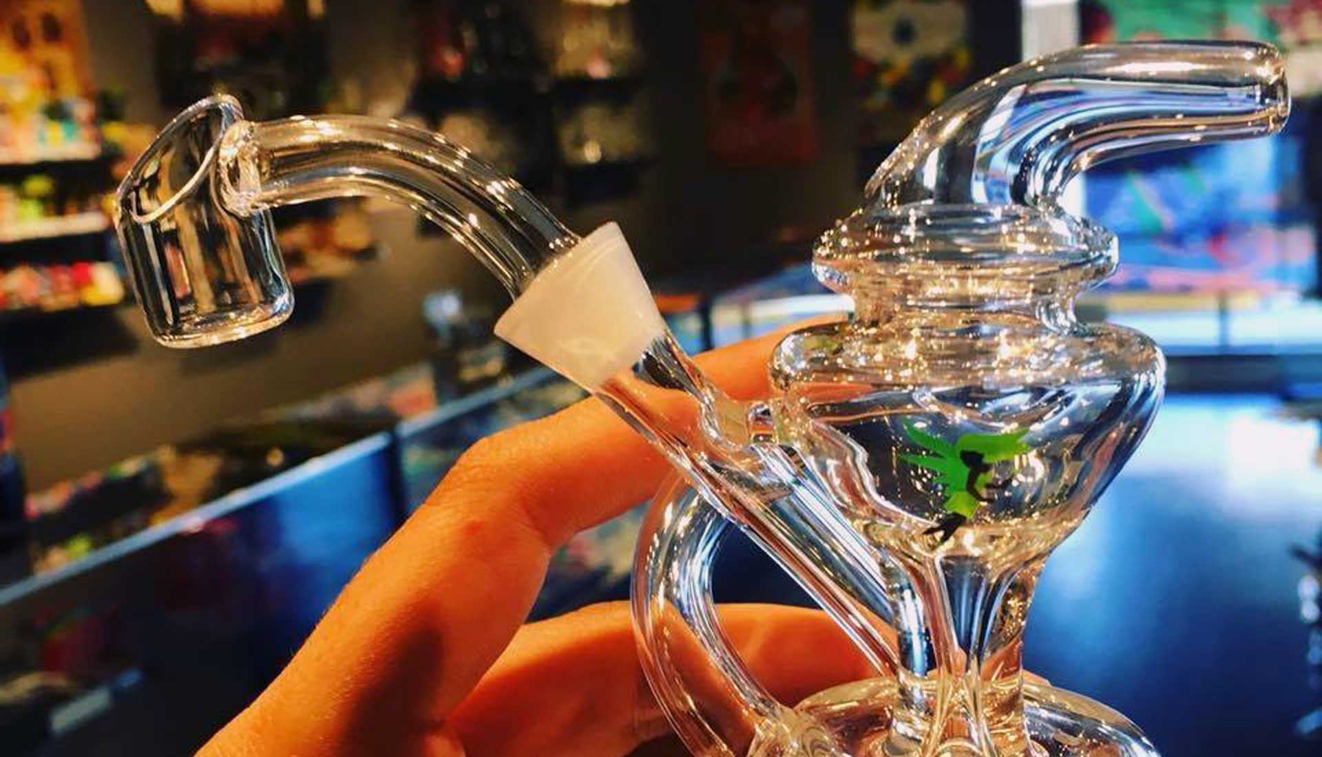 Top 10 Best Dab Rigs Under $50 [List & Guide