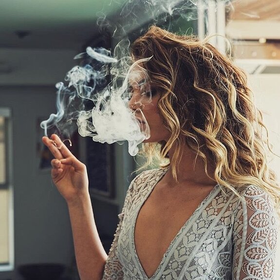 118 Best Pics of Girls Smoking Weed