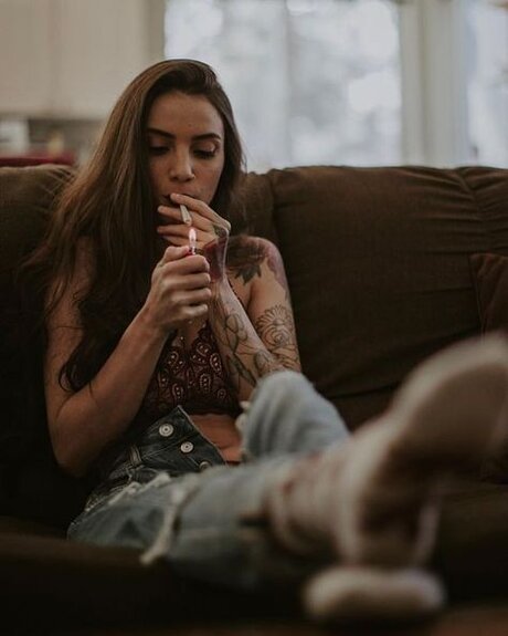 118 Best Pics of Girls Smoking Weed