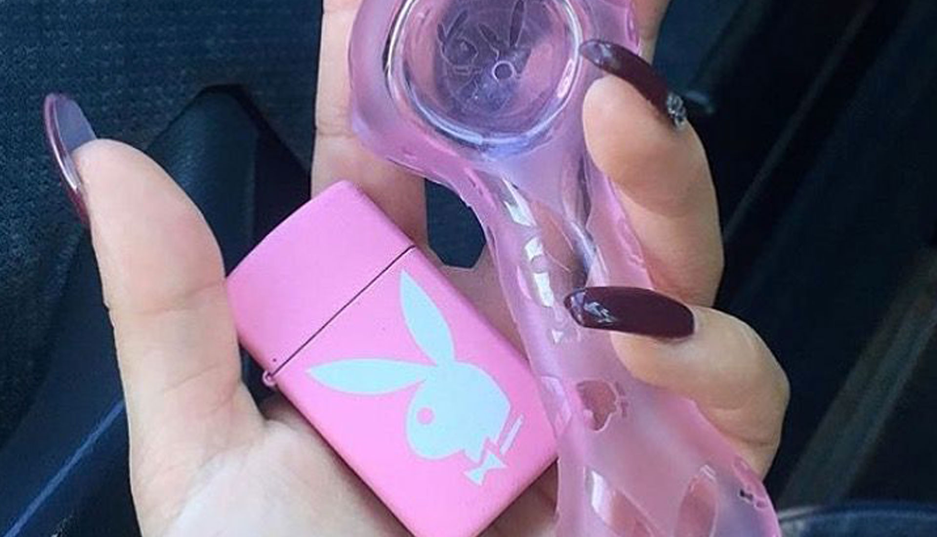 Top 10 Best Pink Weed Pipes [List & Guide]