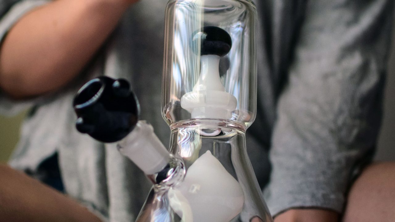 https://cannabunga.com/wp-content/uploads/2021/06/what-makes-a-good-bong-featured-image-1280x720.jpg